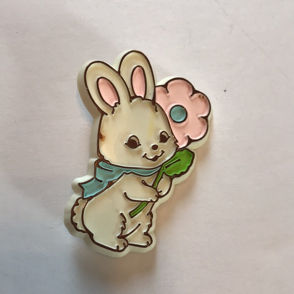 Easter Pins Plastic Vintage Spring Holiday Celebration - Picture 3 of 9
